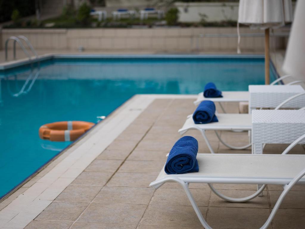 Bazén v ubytování Myrto Hotel nebo v jeho okolí