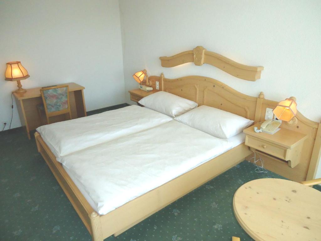 Postel nebo postele na pokoji v ubytování Grand Hôtel du Parc