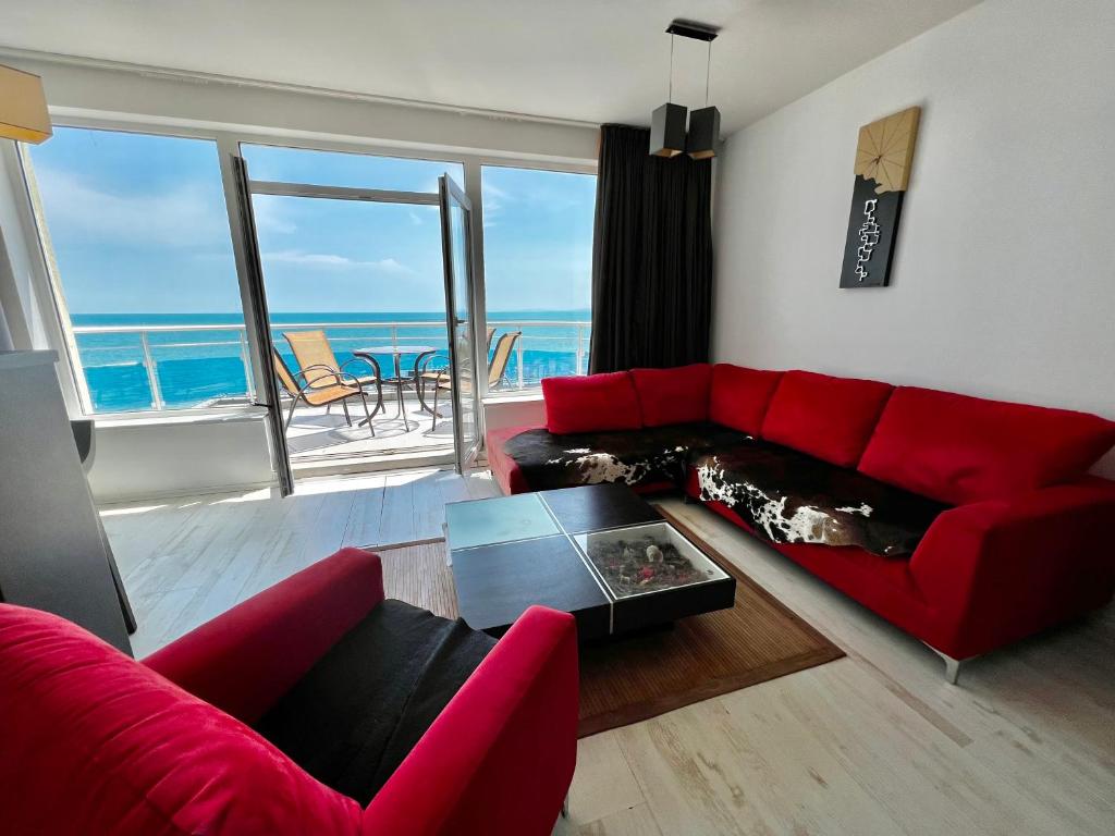 High-End Beachside Apartment