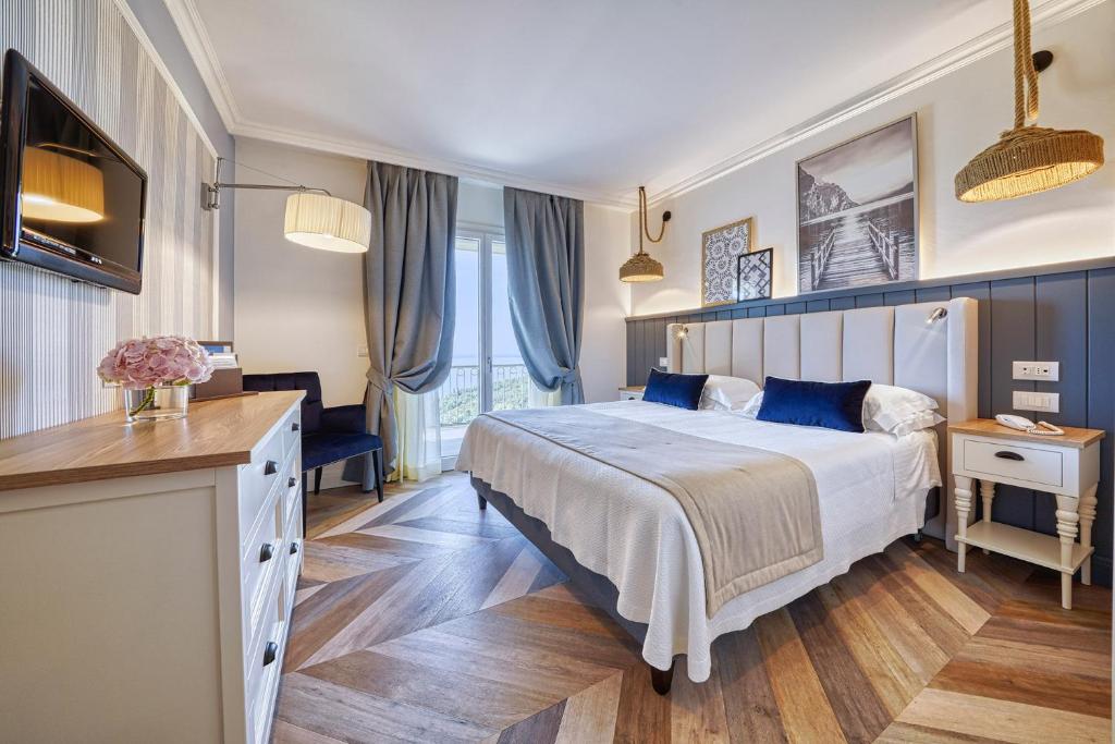 Postel nebo postele na pokoji v ubytování Madrigale Panoramic Lifestyle & Soulful Hotel