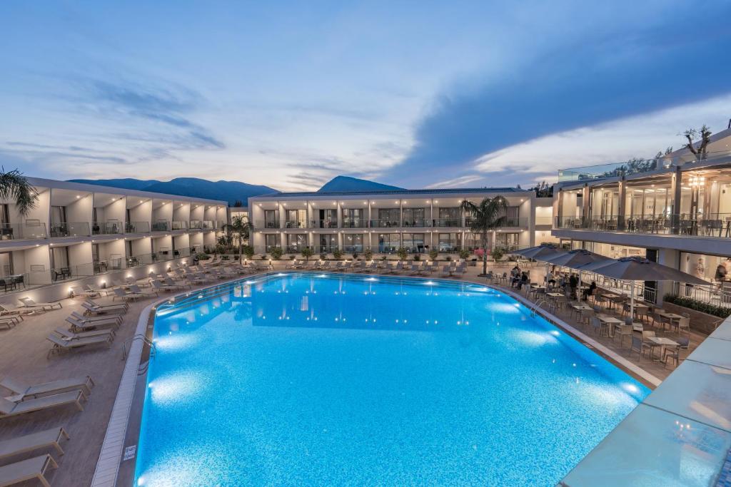 Bazén v ubytování Zante Sun Resort nebo v jeho okolí