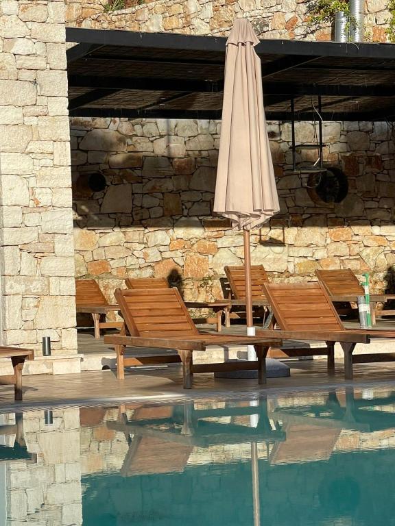 Bazén v ubytování Hotel Platon nebo v jeho okolí