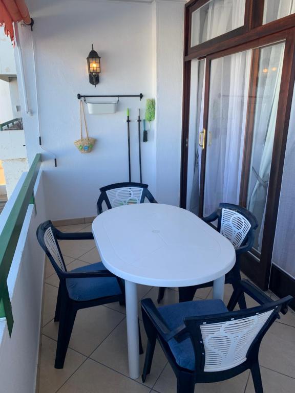 Posedenie v ubytovaní Appartamento confortevole con piscina 7