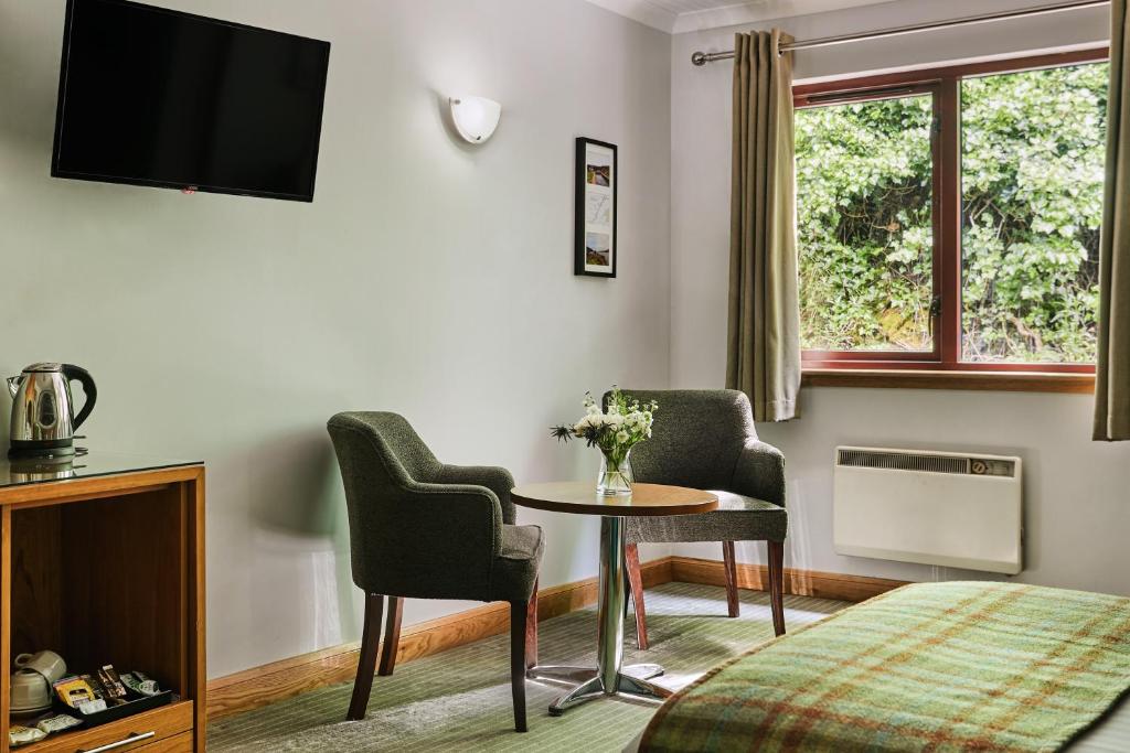 TV a/nebo společenská místnost v ubytování Clan Macduff Hotel