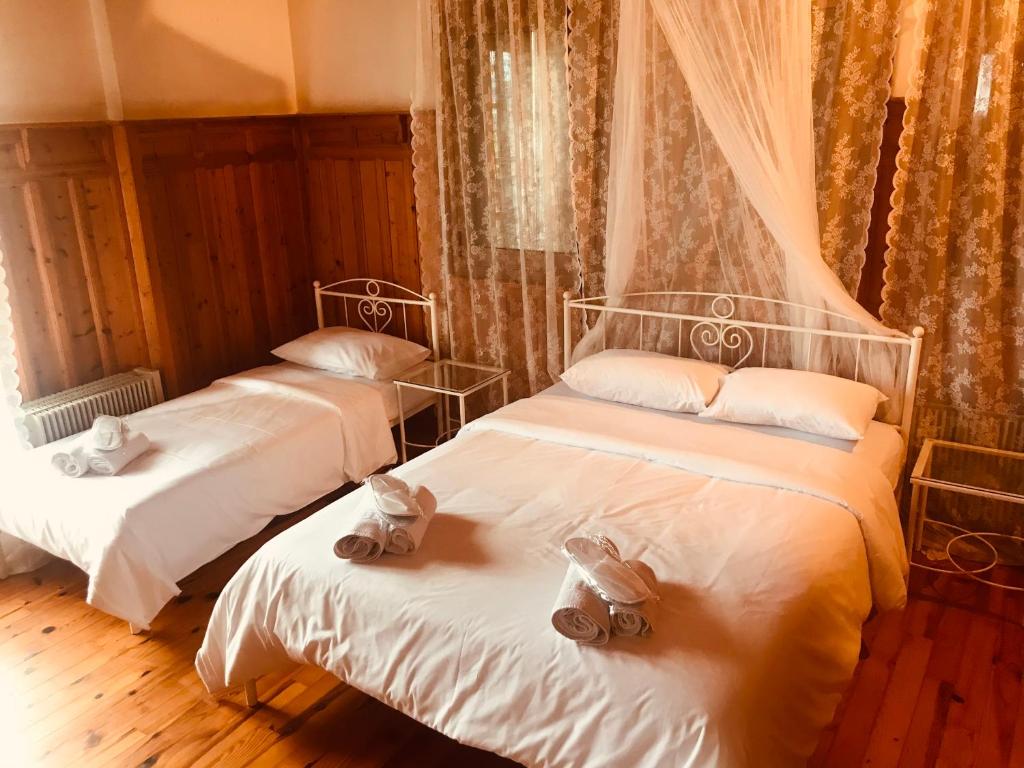 Postel nebo postele na pokoji v ubytování 9mouses Chasiotis Guest House