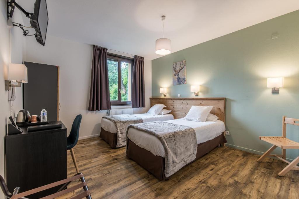 Postel nebo postele na pokoji v ubytování Hôtel Le Marintan