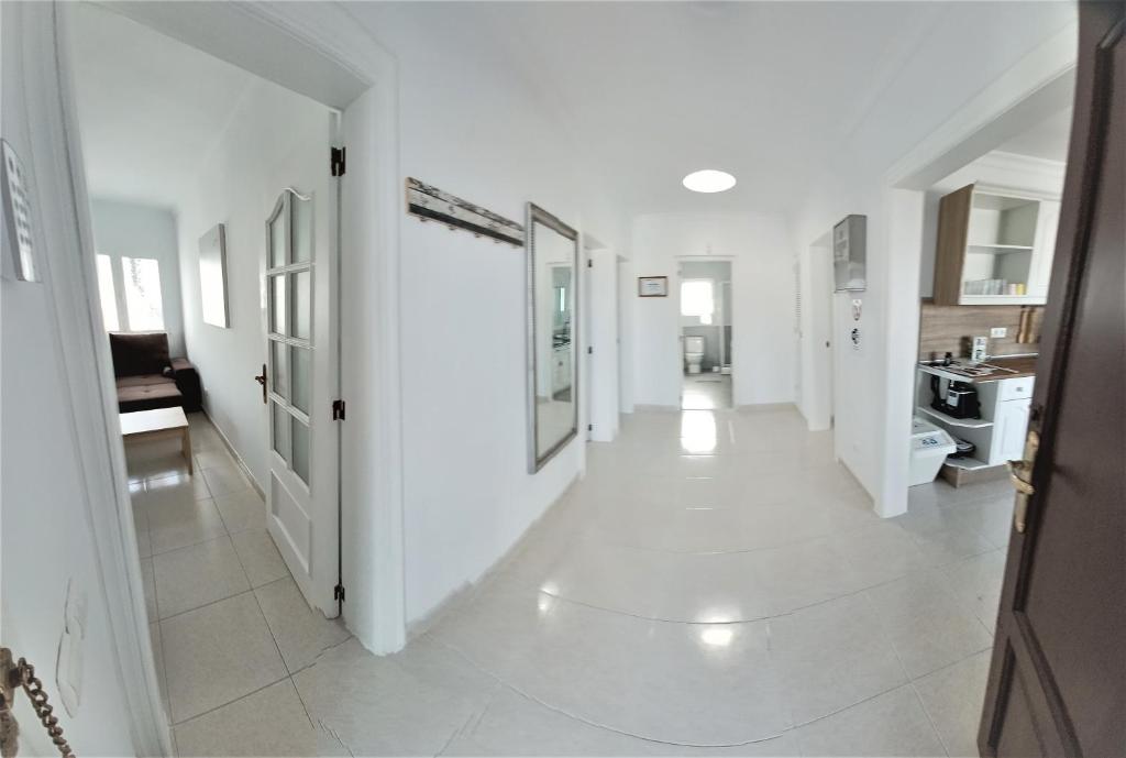 Kuchyň nebo kuchyňský kout v ubytování Villa Vista Mar II, 280 qm, heated Pool, HotTube, Gaming Room, fast Internet, Meerblick