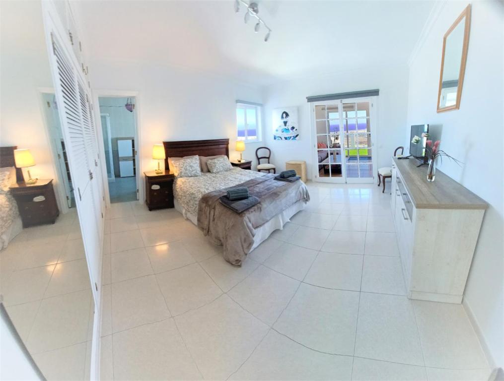 Postel nebo postele na pokoji v ubytování Villa Vista Mar II, 280 qm, heated Pool, HotTube, Gaming Room, fast Internet, Meerblick