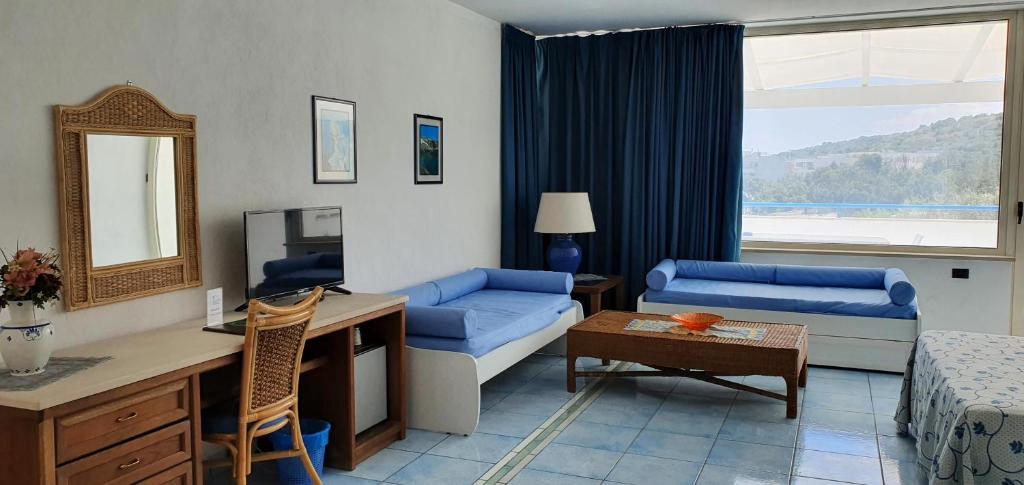 Nespecifikovaný výhled na hory nebo výhled na hory při pohledu z hotelu