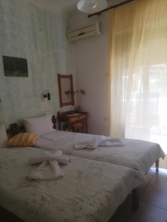 Postel nebo postele na pokoji v ubytování Atlantis Hotel