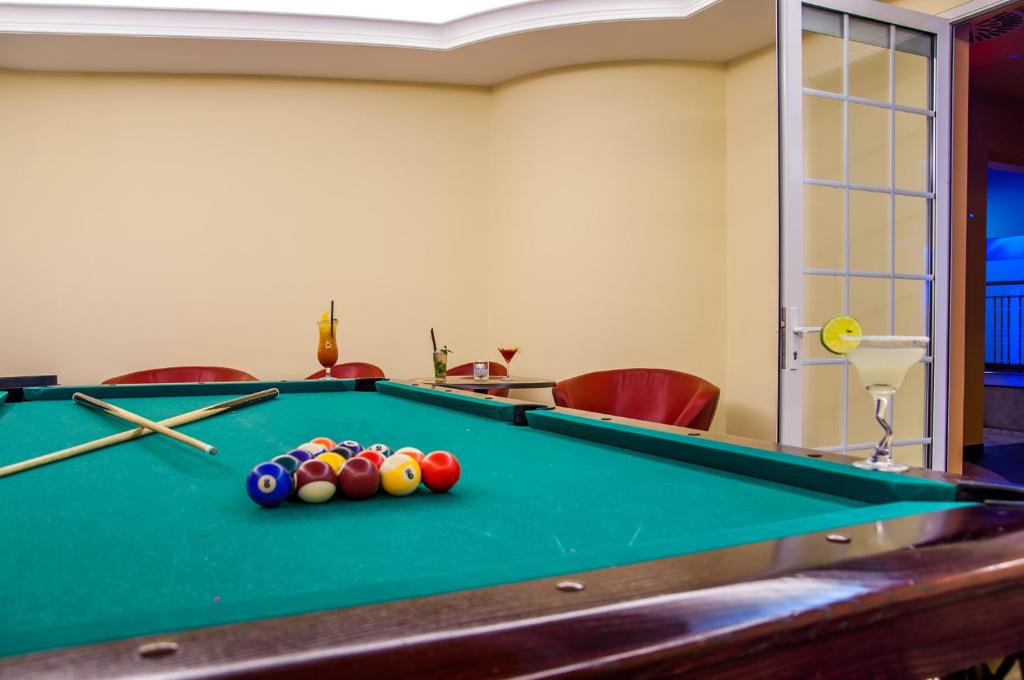 Biliár nebo kulečník v ubytování Hotel Windsor w Jachrance