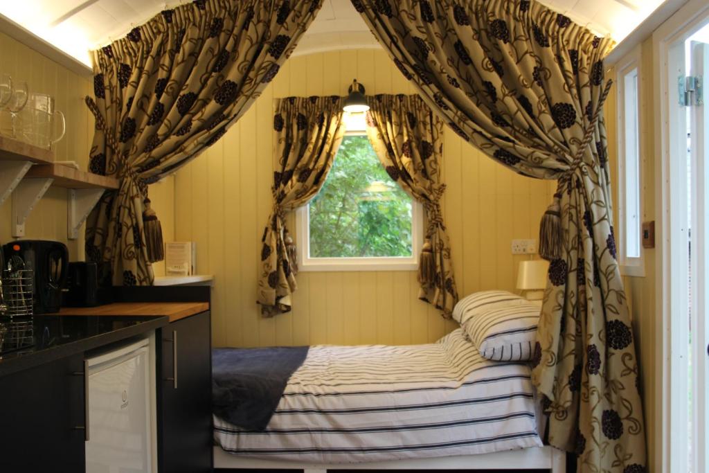 The Tawny Shepherd Hut, Whitehouse Farm 2