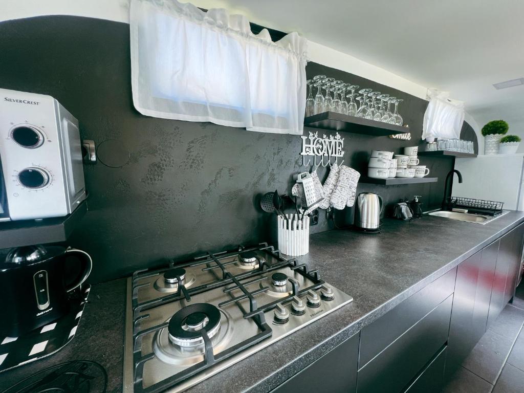Kuchyň nebo kuchyňský kout v ubytování Glamping Langus