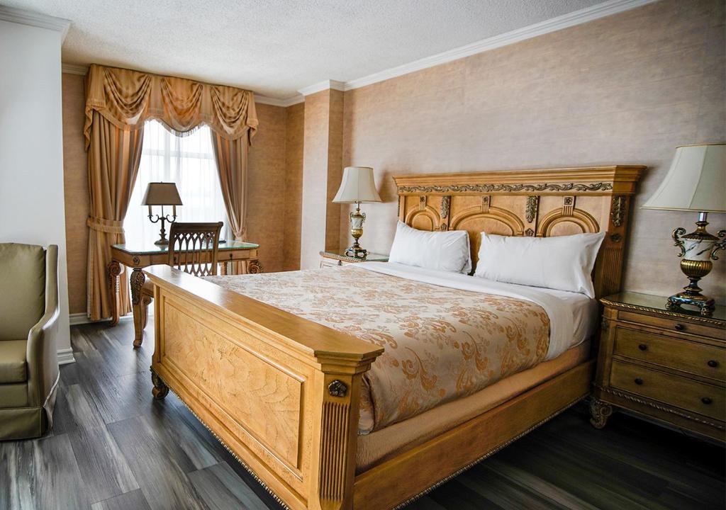 
Signature Room, 1 Queen Bed and Sofa-Bed
