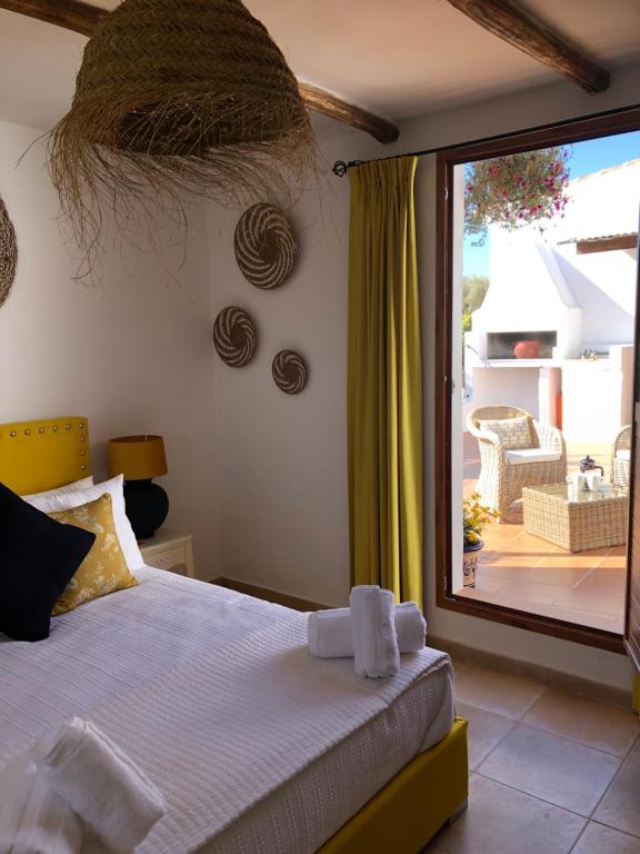 a bedroom with a bed and a sliding glass door at Casa La Alegria 37 in Málaga