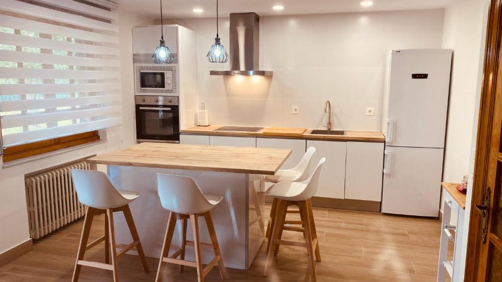 Kuchyň nebo kuchyňský kout v ubytování Mar y Montaña - casa completa finca privada