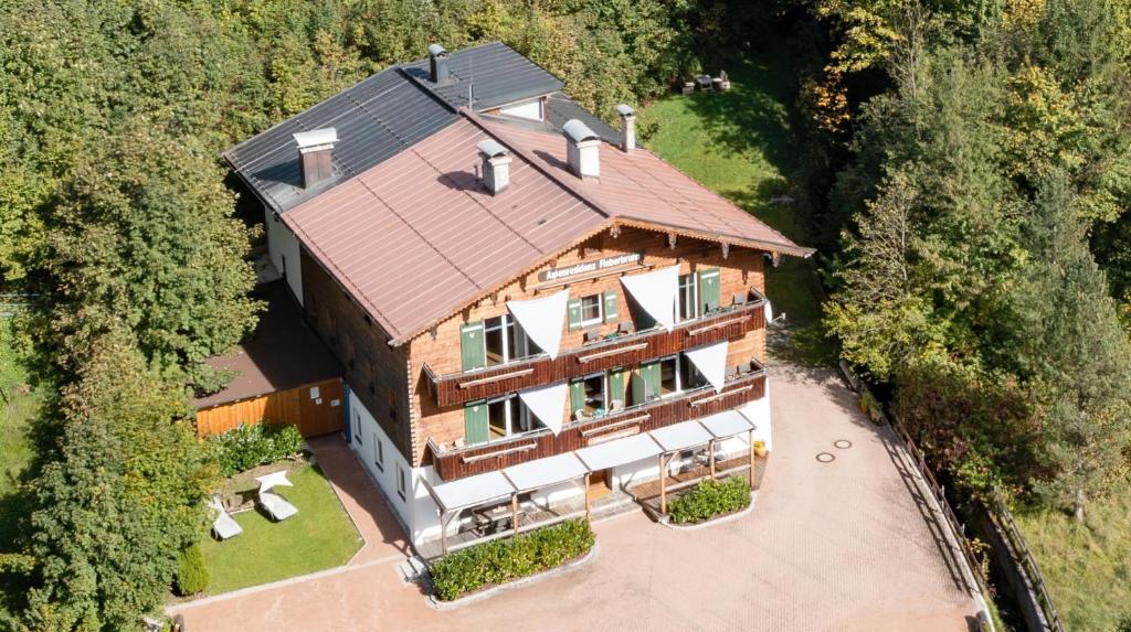 eine Aussicht auf ein Haus im Wald in der Unterkunft Alpenresidenz Fieberbrunn in Fieberbrunn