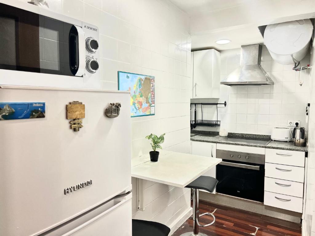 Η κουζίνα ή μικρή κουζίνα στο Nice apartment close PARK GÜELL 2