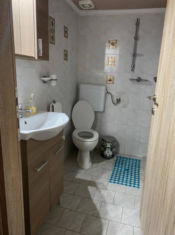 A bathroom at Seaside Villa II