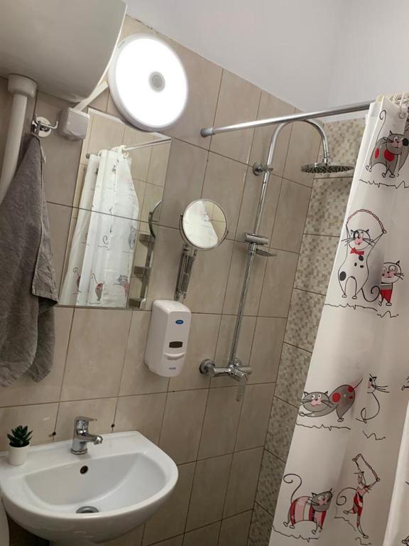 Koupelna v ubytování Popcorn Hostel