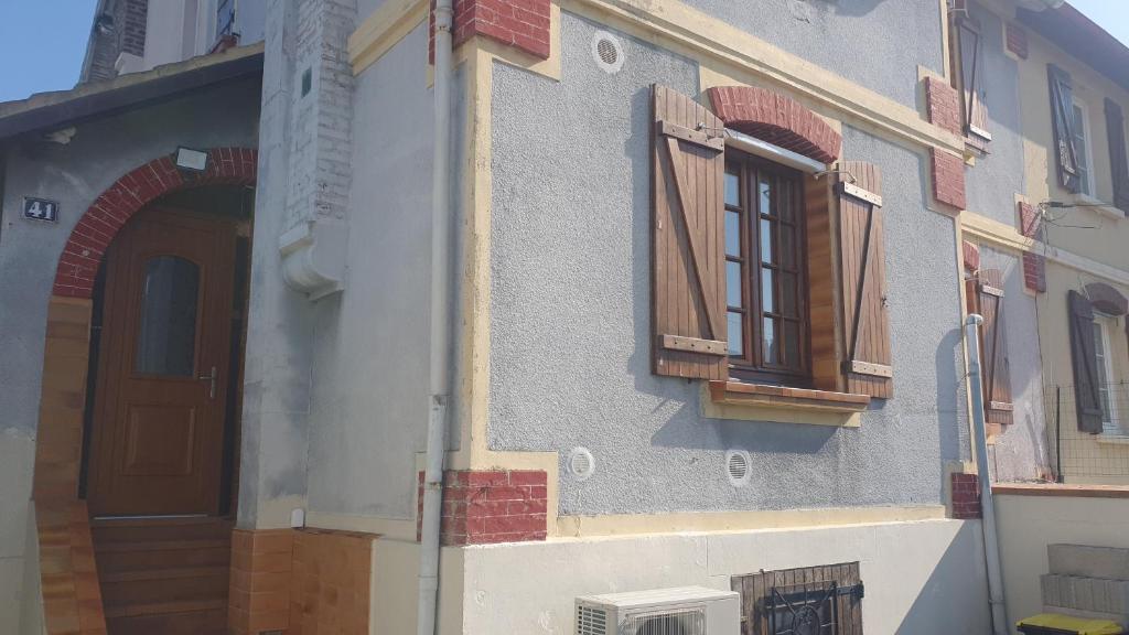 Budova, v ktorej sa dovolenkový dom nachádza
