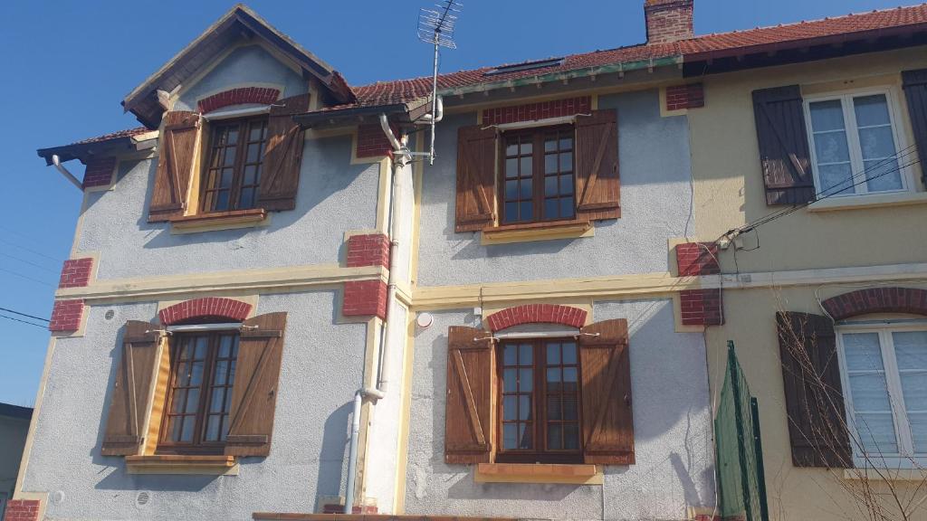 Budova, v ktorej sa dovolenkový dom nachádza