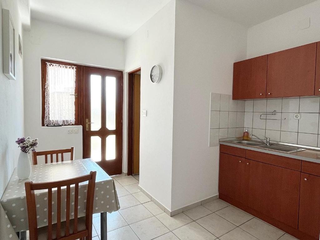 Kuchnia lub aneks kuchenny w obiekcie Apartments Fortuna