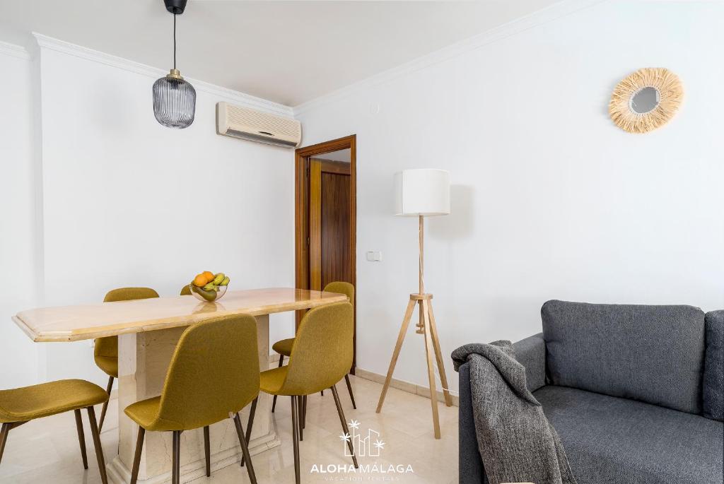A seating area at Wonderful Malaga Centro Apartment