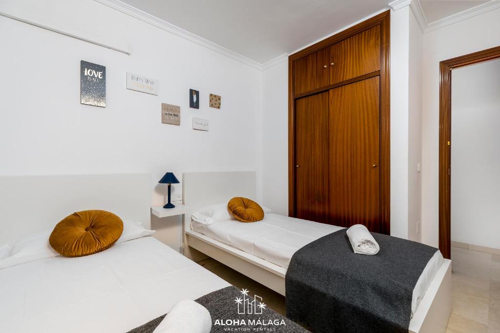 A bed or beds in a room at Wonderful Malaga Centro Apartment