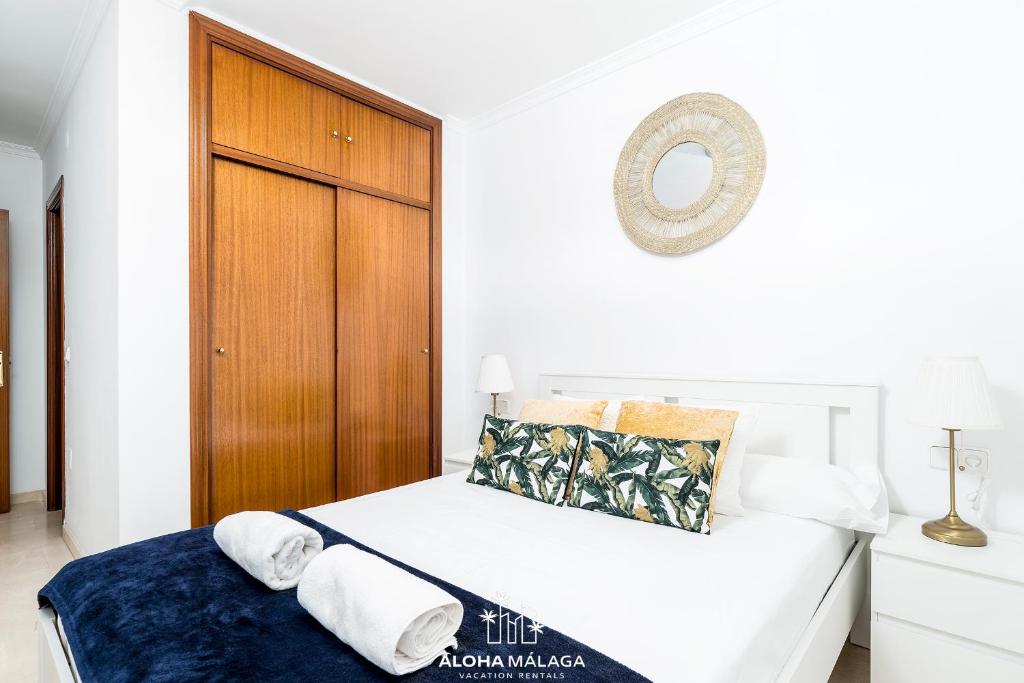 A bed or beds in a room at Wonderful Malaga Centro Apartment