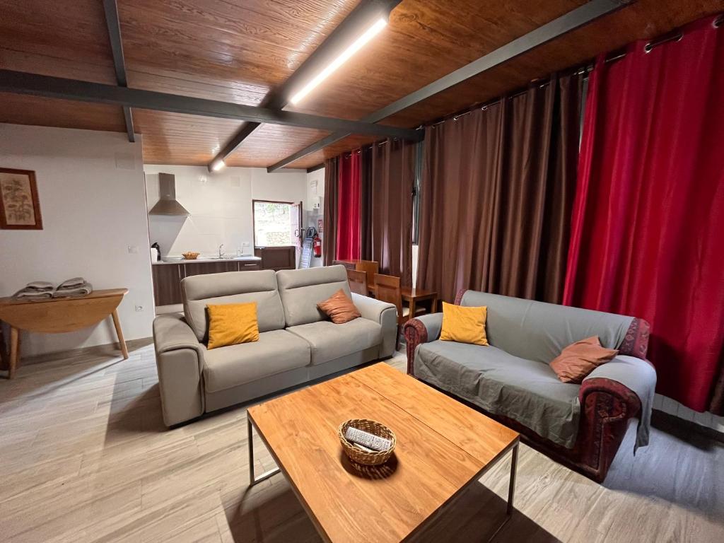 Posedenie v ubytovaní Apartamentos Rurales Casa Josefita