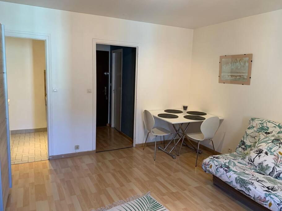 Aubenas plein centre tout près du château - Housity