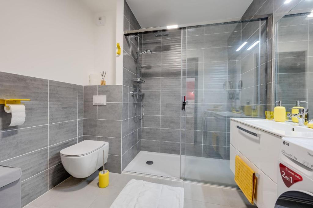 Kúpeľňa v ubytovaní Emergence - Apartment 1 bedroom 2-4 pers Garage and Terrace