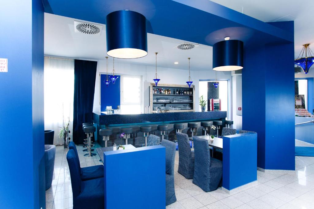 Lounge nebo bar v ubytování Lenas Donau Hotel