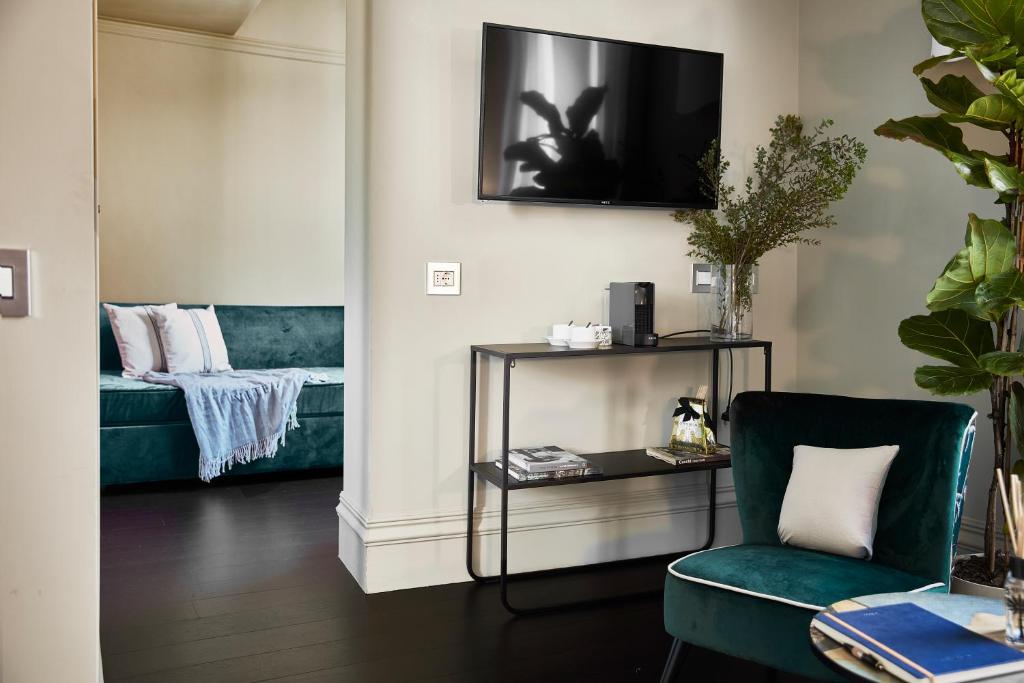 TV o dispositivi per l'intrattenimento presso HOTEL VITE - By Naman Hotellerie