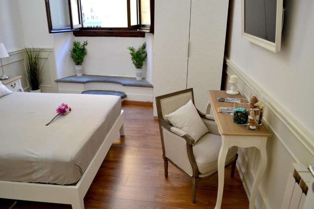 Rúm í herbergi á Pontevecchio Relais