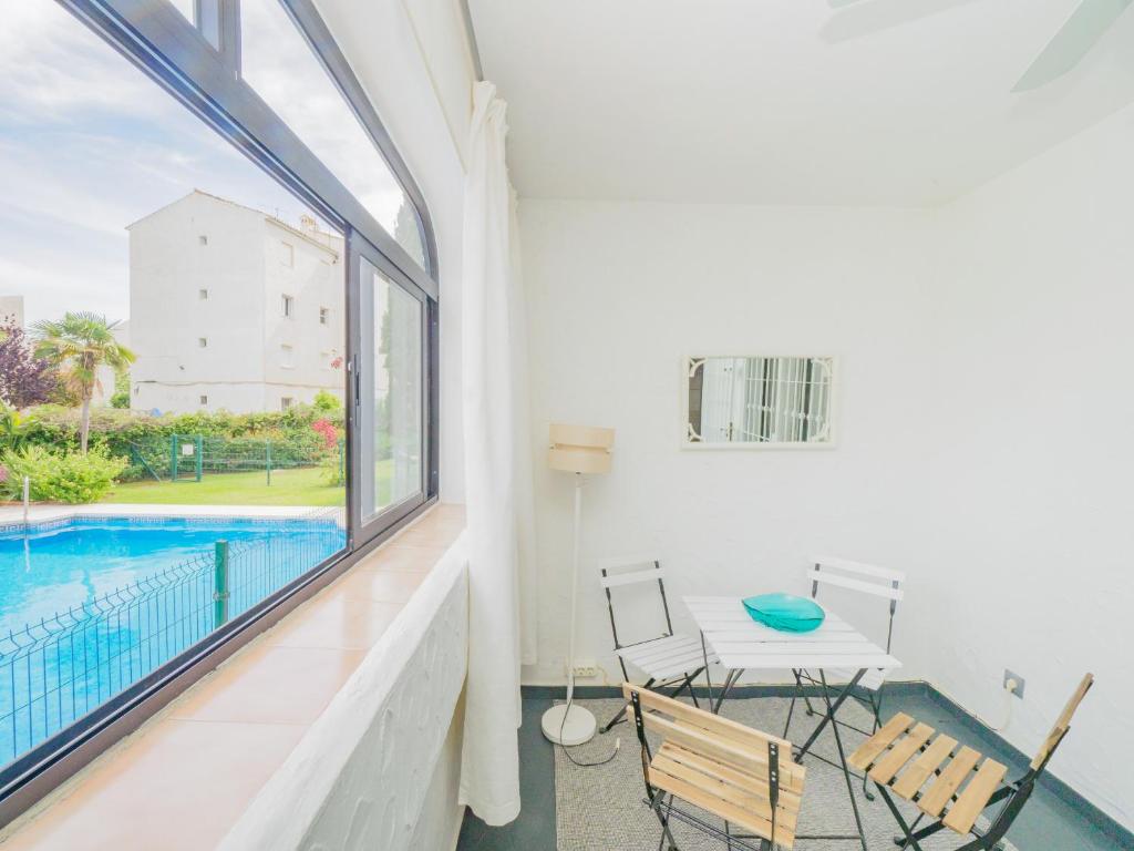 Bazén v ubytování Cubo's Apartamento Las Acacias Beach nebo v jeho okolí