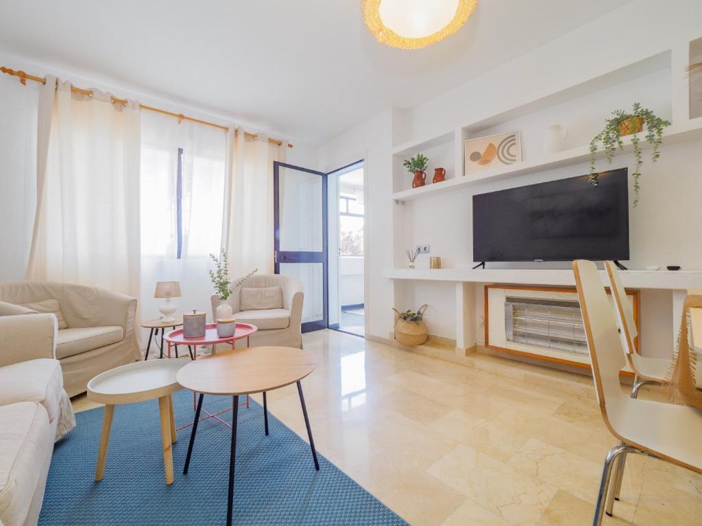 TV a/nebo společenská místnost v ubytování Cubo's Apartamento Las Acacias Beach