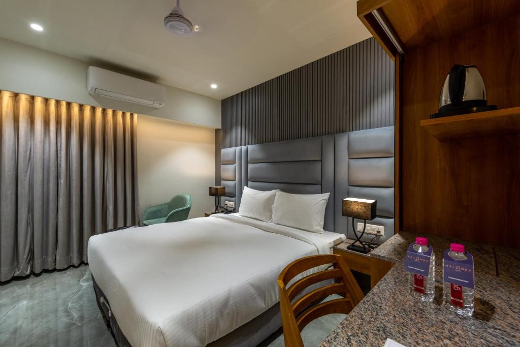Postel nebo postele na pokoji v ubytování Hotel Nalanda