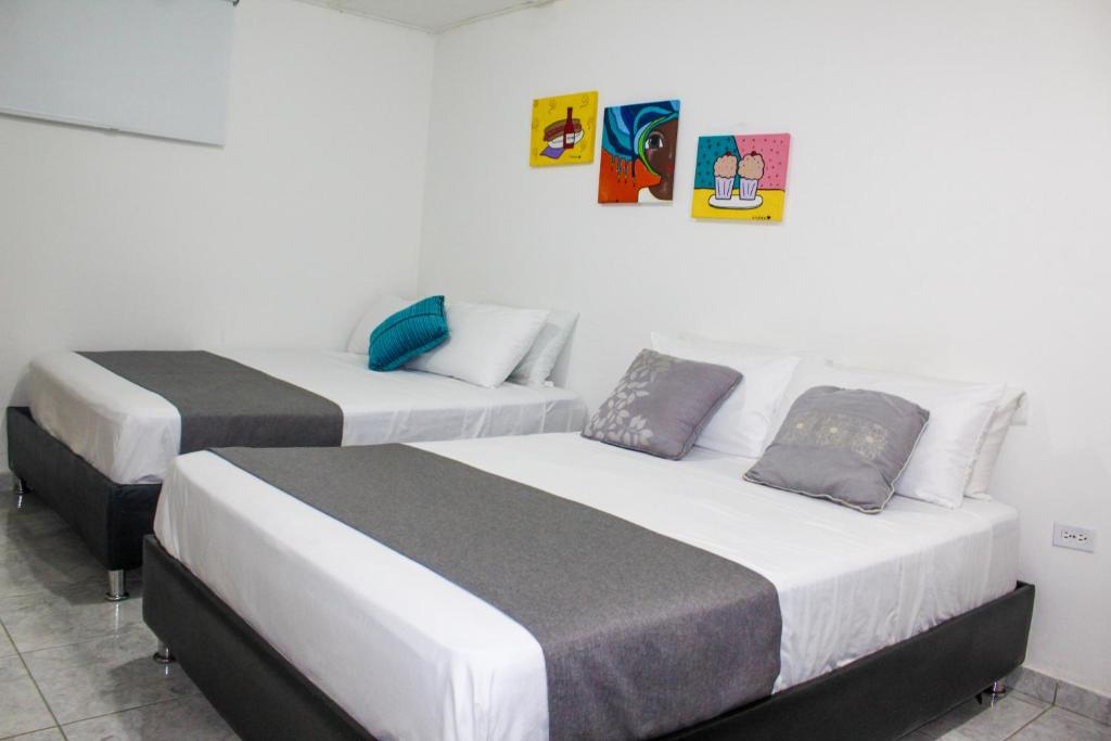 Postel nebo postele na pokoji v ubytování Hotel Poblado Suite
