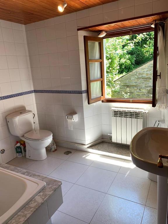 A bathroom at Finca in mitten der Natur.