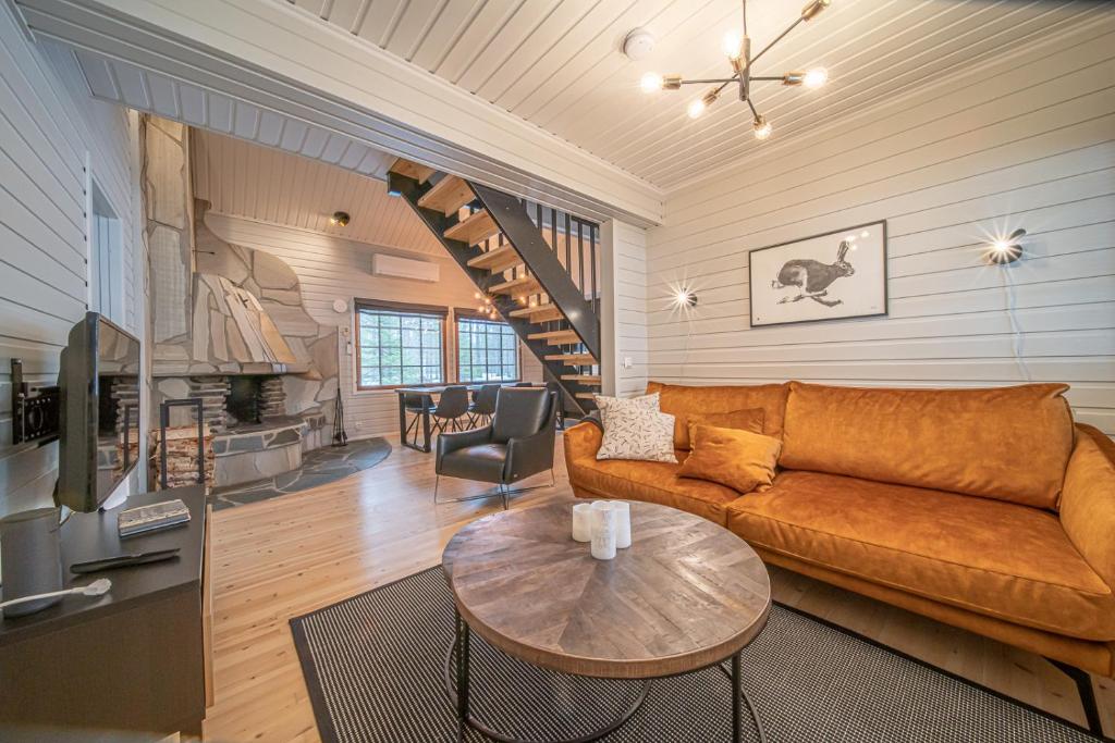 a living room with a couch and a table at Villa Merino in Kittilä