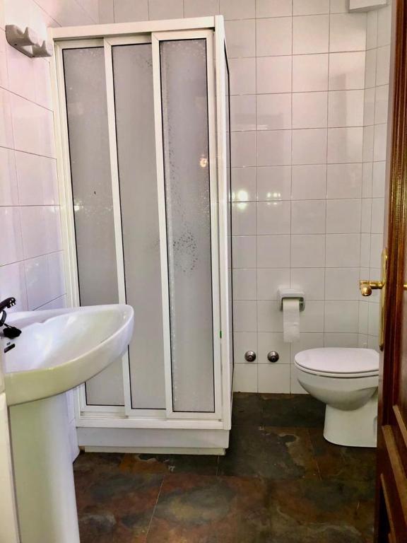 A bathroom at Finca in mitten der Natur.