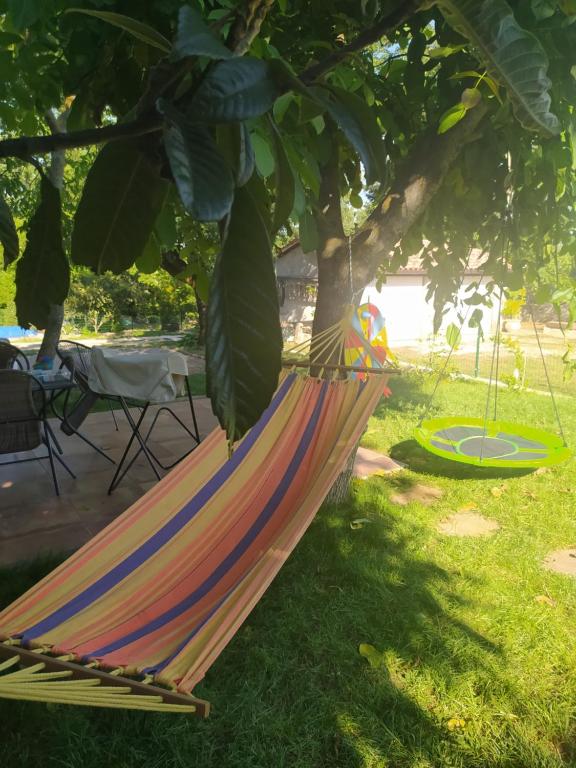 Ogród w obiekcie Apartment PARENZANA, little row HOUSE with big green yard in central Istria