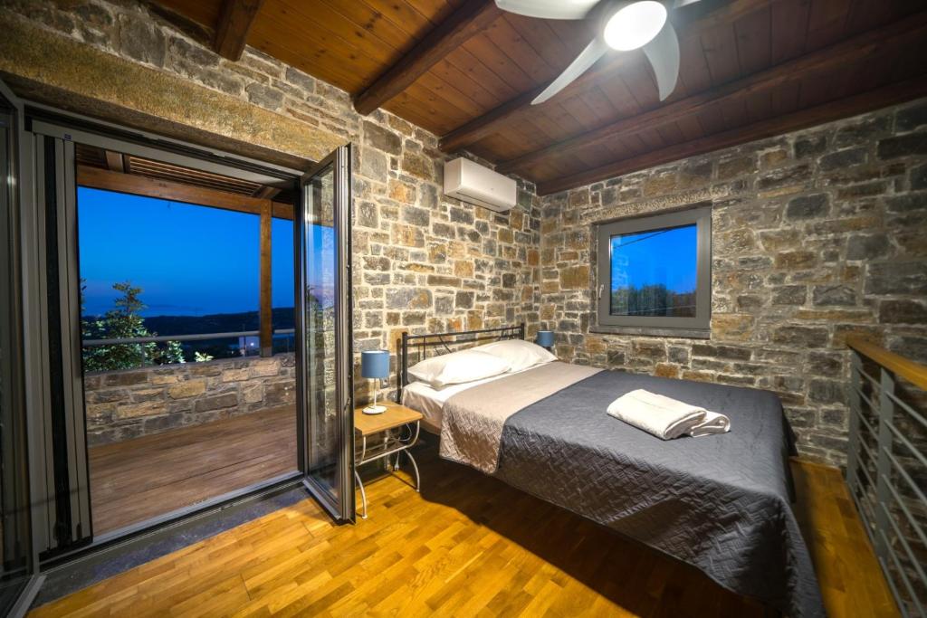 Postel nebo postele na pokoji v ubytování Terra Zeus Skalani