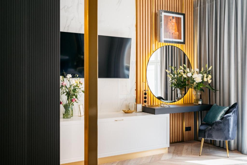 Televízia a/alebo spoločenská miestnosť v ubytovaní Crystal Lodge - LoftAffair Collection