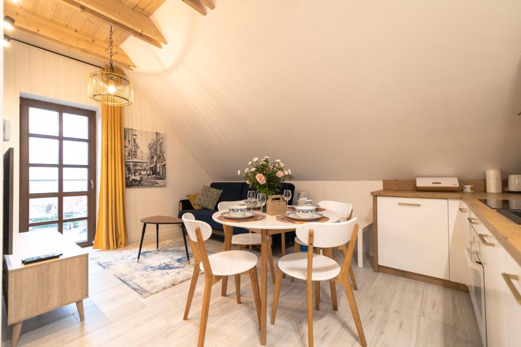 Kuchyňa alebo kuchynka v ubytovaní Apartament Liściasty 2 z widokiem na góry - Dream Apart