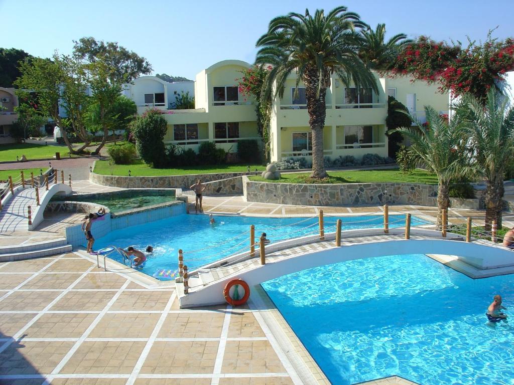 Basen w obiekcie Avra Beach Resort lub w pobliżu