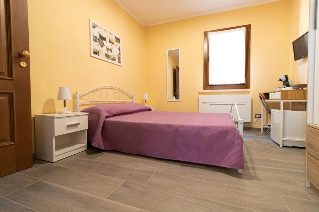 Łóżko lub łóżka w pokoju w obiekcie La Casa del Postino