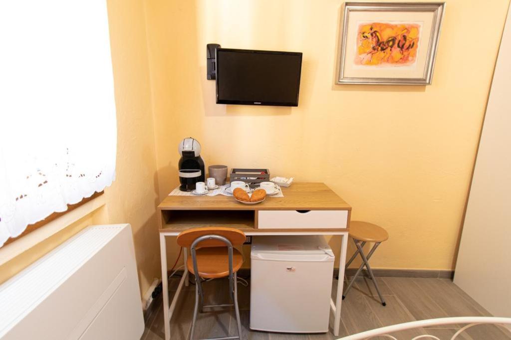 Telewizja i/lub zestaw kina domowego w obiekcie La Casa del Postino